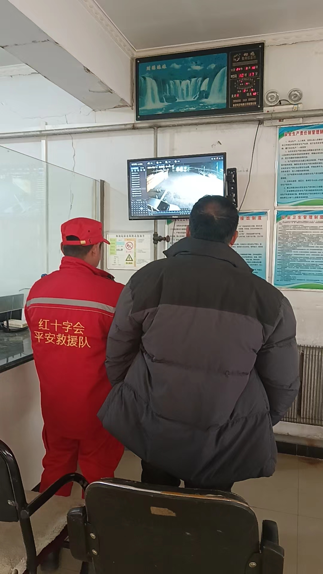 F:\我的文檔\桌面\堅守初心，不拋棄不放棄——凌源市平安救援隊\fa2379ecb465d147e85c3c97f79438d.jpg
